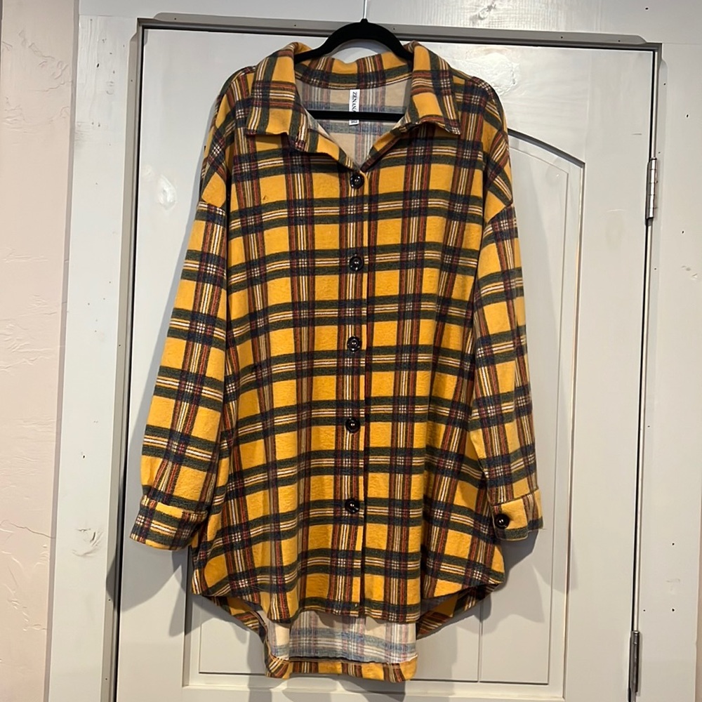 Zenana oversized plaid button down shirt, excellent used condition.